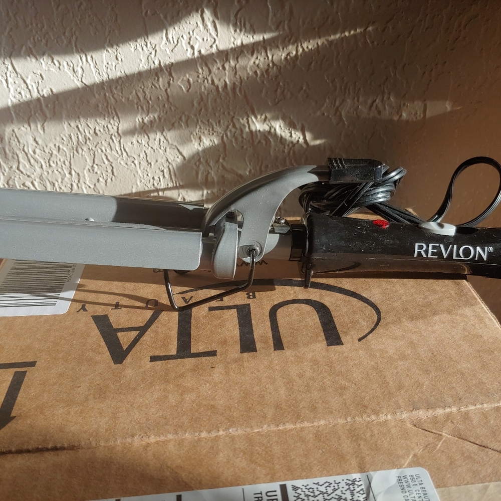 SOLD Revlon 3 Barrel Waver Styling Curling Iron